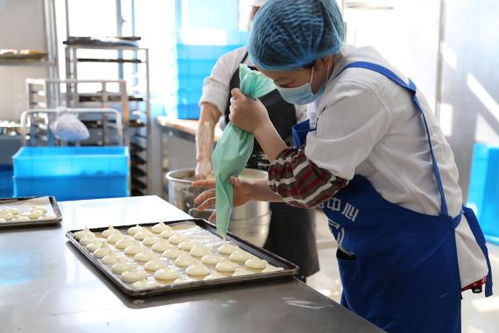 交流促提升！合肥工業大學飲食服務中心赴我校糕點廠調研學習